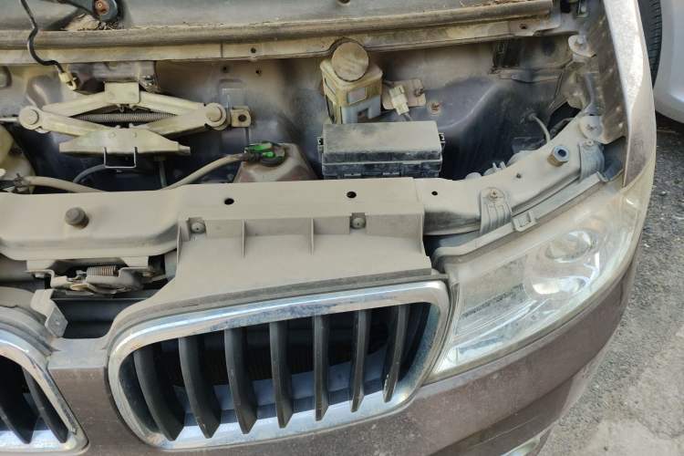 Used Jinbei Hiace X30 2013 1.3L Standard Version Engine Bay Left
