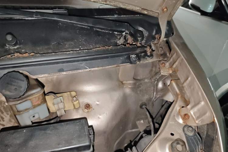 Used Jinbei Hiace X30 2013 1.3L Standard Version Engine Bay Left
