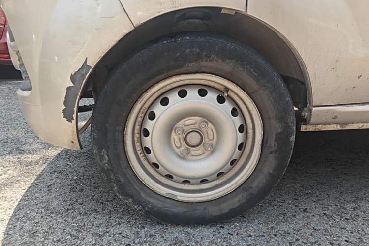 Used Jinbei Hiace X30 2013 1.3L Standard Version Left Front Wheel Hub
