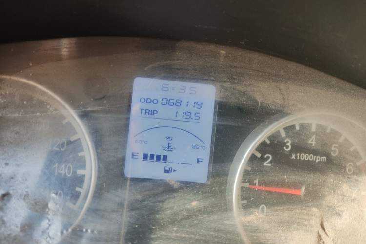 Used Jinbei Hiace X30 2013 1.3L Standard Version Odometer Close Up