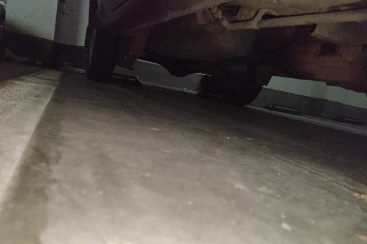Used Jinbei Hiace X30 2015 1.3L Flagship Model Chassis Front Right