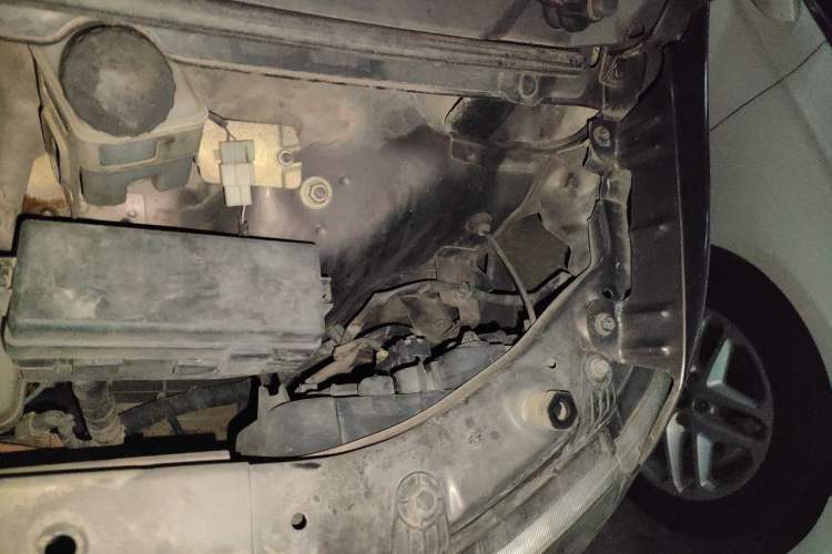 Used Jinbei Hiace X30 2015 1.3L Flagship Model Engine Bay Left