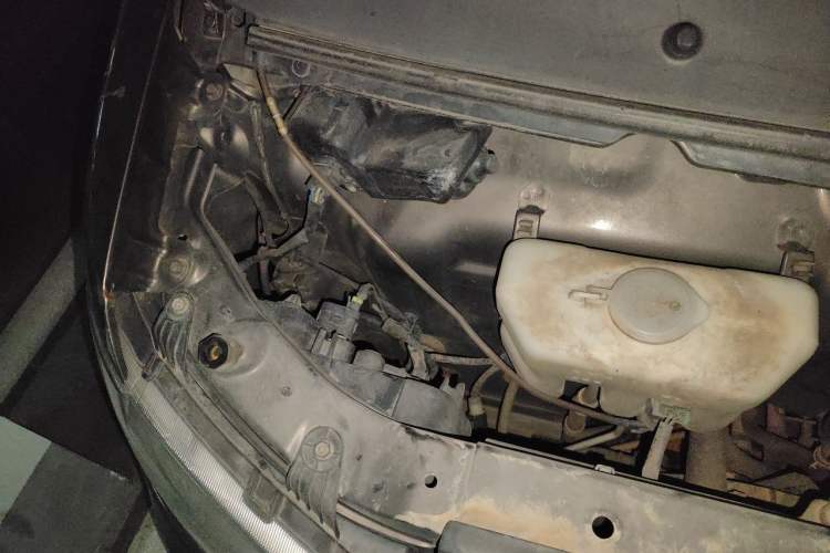 Used Jinbei Hiace X30 2015 1.3L Flagship Model Engine Bay Right