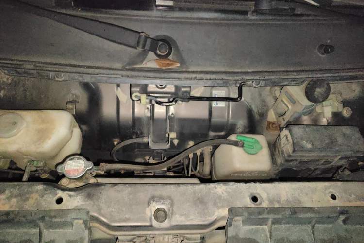 Used Jinbei Hiace X30 2015 1.3L Flagship Model Engine Bay