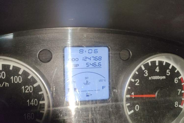 Used Jinbei Hiace X30 2015 1.3L Flagship Model Odometer Close Up