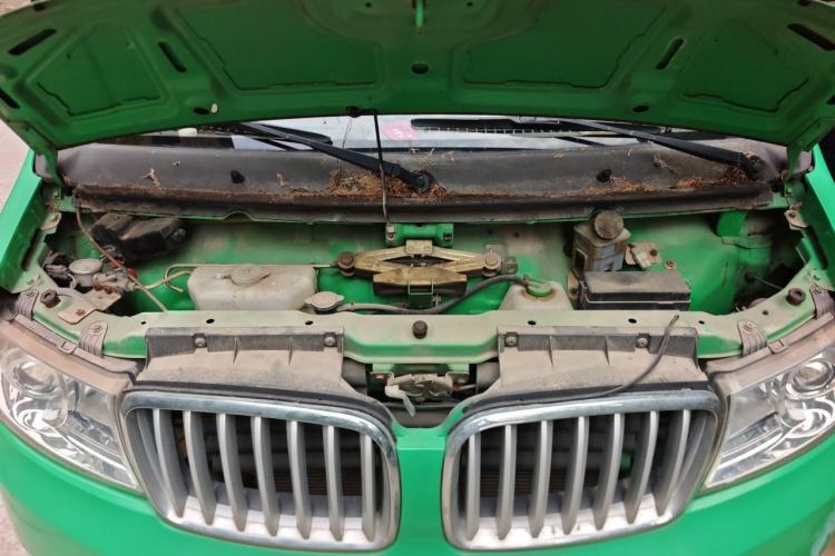 Used Jinbei Hiace X30  Engine Bay