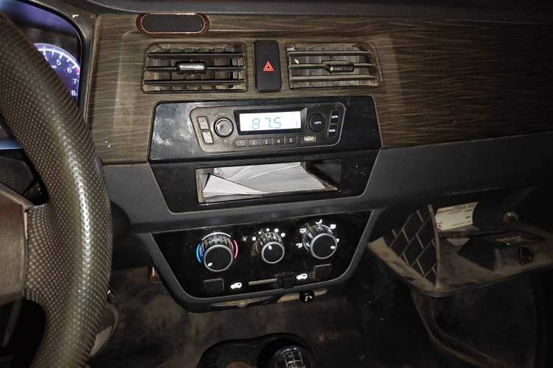 Used Jinbei Hiace X30 2016 1.3L Van Standard Edition DLCG12 Audio And AC Panel