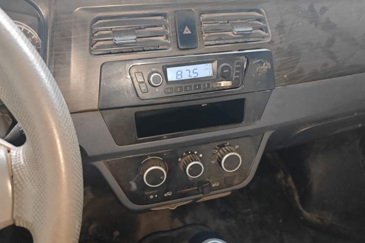 Used Jinbei Hiace X30 2016 1.3L Van Standard Edition DLCG12 Audio And AC Panel