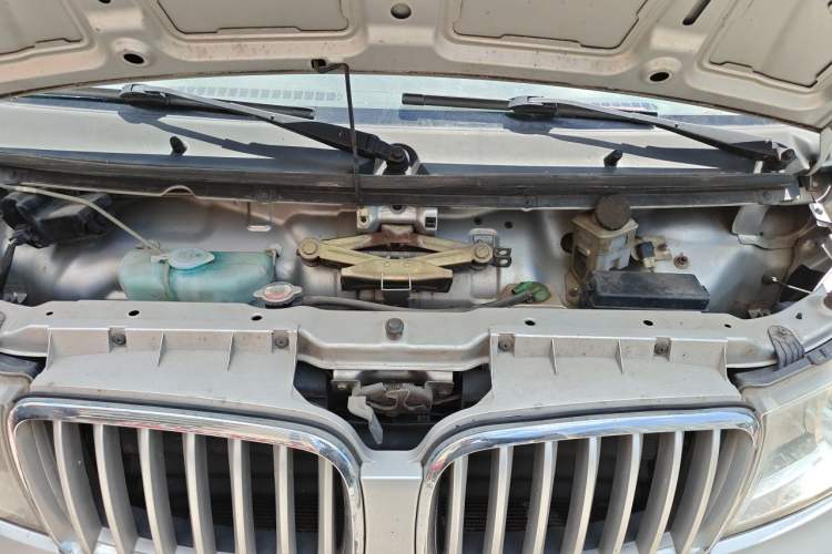 Used Jinbei Hiace X30 2016 1.3L Van Standard Edition DLCG12 Engine Bay