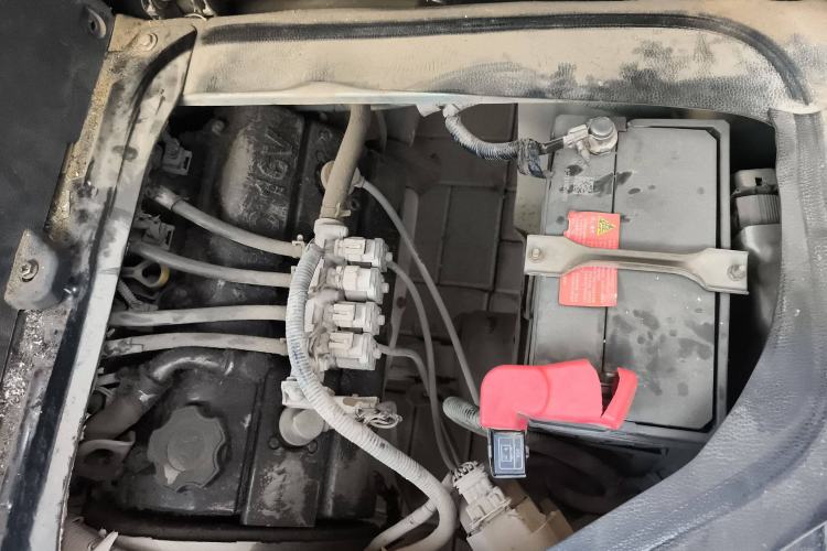 Used Jinbei Hiace X30 2016 1.3L CNG Standard Van Model Engine Bay