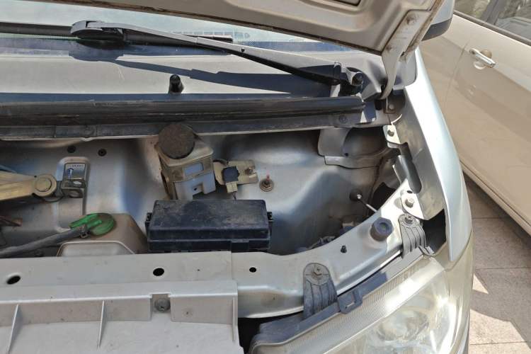 Used Jinbei Hiace X30 2016 1.3L Van Standard Edition DLCG12 Engine Bay Left