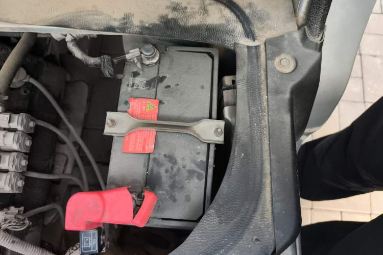 Used Jinbei Hiace X30 2016 1.3L CNG Standard Van Model Engine Bay Left