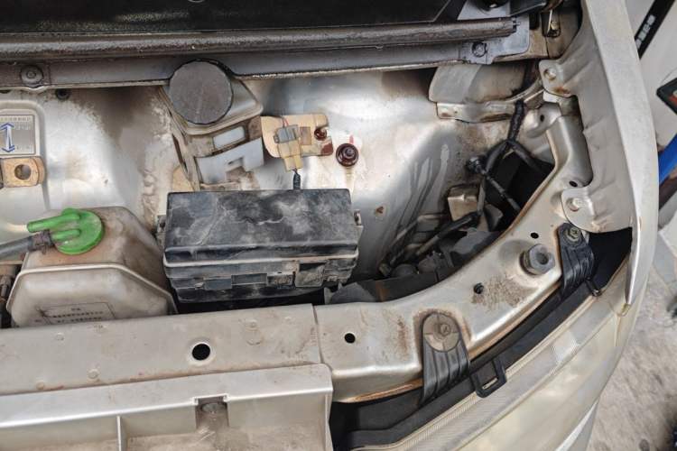 Used Jinbei Hiace X30 2016 1.3L Van Standard Edition DLCG12 Engine Bay Left