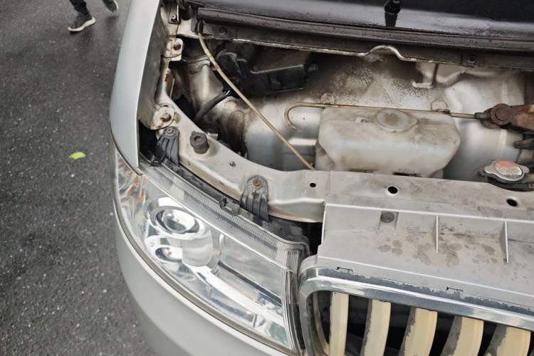 Used Jinbei Hiace X30 2016 1.3L Van Comfort Edition DLCG12 Engine Bay Right