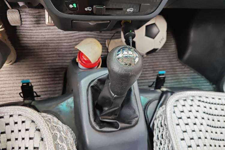 Used Jinbei Hiace X30 2016 1.3L Van Comfort Edition DLCG12 Gear Lever