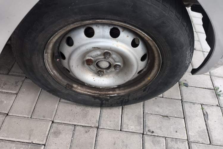 Used Jinbei Hiace X30 2016 1.3L CNG Standard Van Model Right Front Wheel Hub