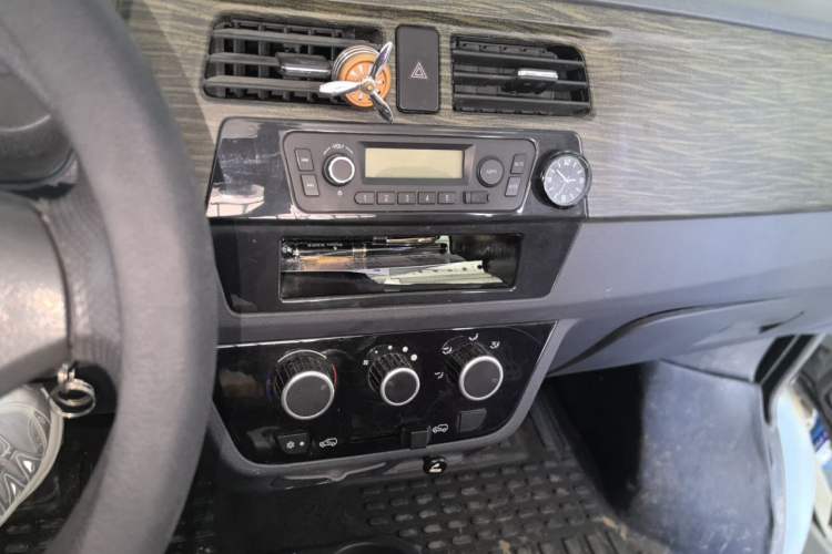 Used Jinbei Hiace X30 2016 1.3L Van Comfort Edition DLCG12 Audio And AC Panel