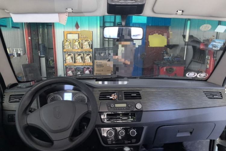 Used Jinbei Hiace X30 2016 1.3L Van Comfort Edition DLCG12 Center Console
