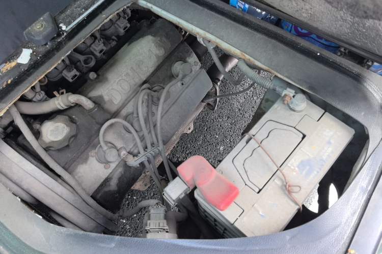Used Jinbei Hiace X30 2016 1.3L Comfort Model CNG Engine Bay