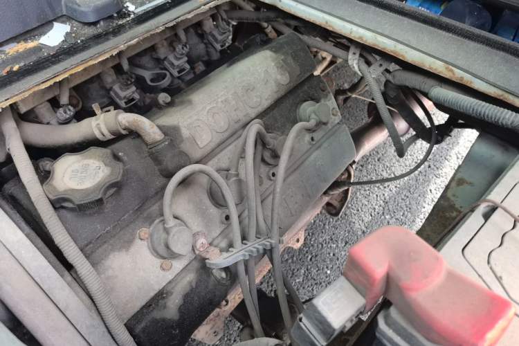 Used Jinbei Hiace X30 2016 1.3L Comfort Model CNG Engine Bay Left