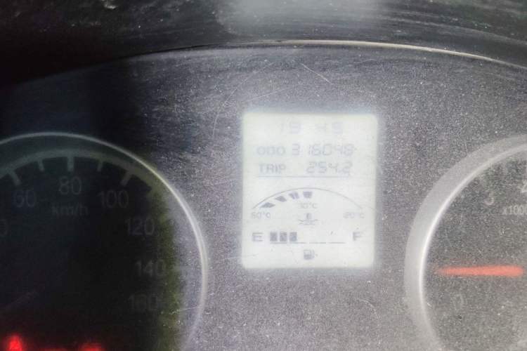 Used Jinbei Hiace X30 2016 1.3L Van Standard Edition DLCG12 Odometer Close Up