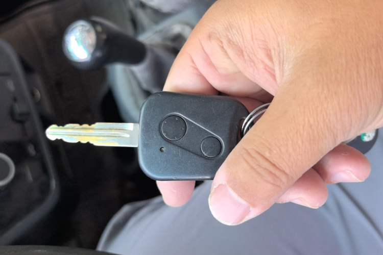 Used Jinbei Hiace X30 2016 1.3L Comfort Model CNG Vehicle Key
