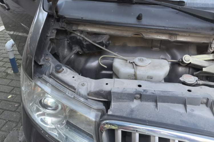 Used Jinbei Hiace X30 2017 1.5L Comfort Model DLCG14 Engine Bay Right