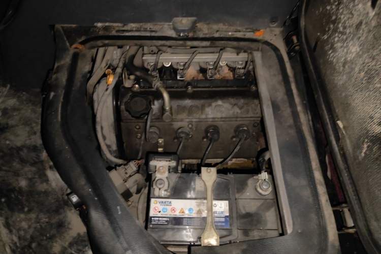 Used Jinbei Hiace X30 2017 1.5L Comfort Model DLCG14 Engine Bay