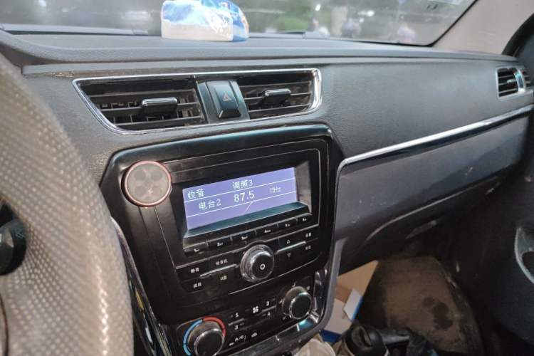 Used Jinbei Hiace X30 2018 1.5L CNG Cargo Van Comfort Model DLCG14 Audio And AC Panel