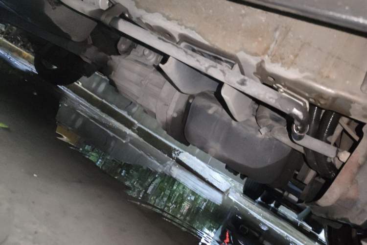 Used Jinbei Hiace X30 2018 1.5L CNG Cargo Van Comfort Model DLCG14 Chassis Front Right