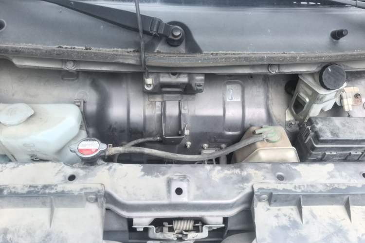 Used Jinbei Hiace X30 2018 1.3L Comfort Model DLCG12 Engine Bay