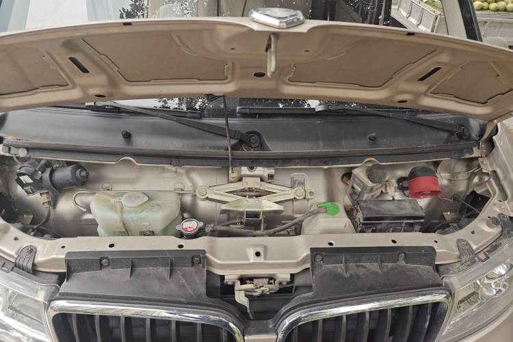 Used Jinbei Hiace X30 2018 1.3L Comfort Model DLCG12 Engine Bay