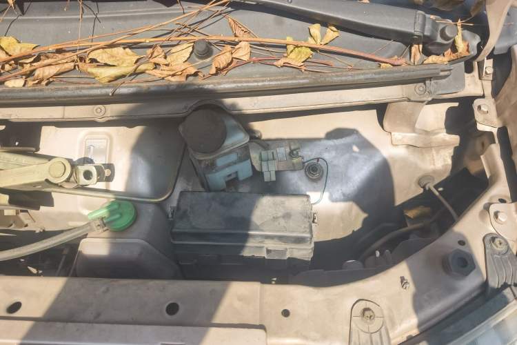 Used Jinbei Hiace X30 2018 1.3L Standard Edition DLCG12 Engine Bay Left