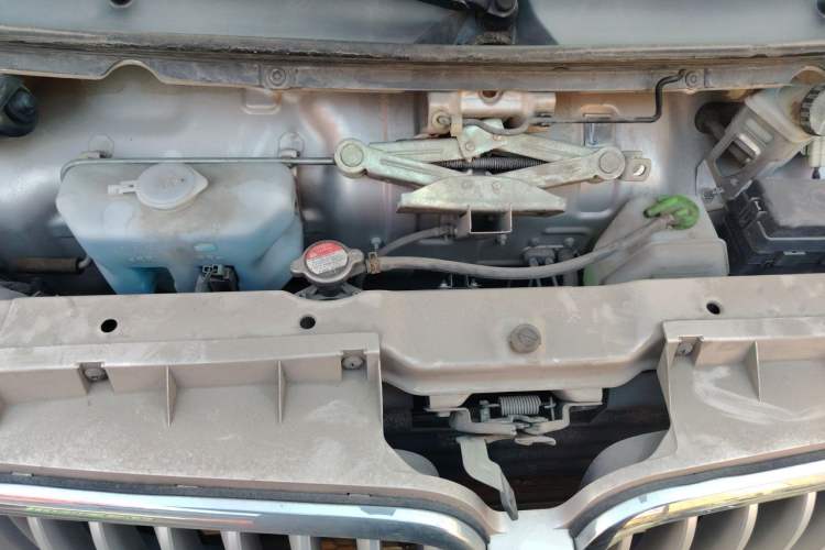 Used Jinbei Hiace X30 2018 1.3L Comfort Model DLCG12 Engine Bay