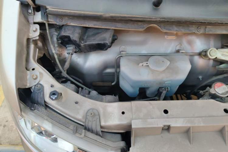 Used Jinbei Hiace X30 2018 1.3L Comfort Model DLCG12 Engine Bay Right