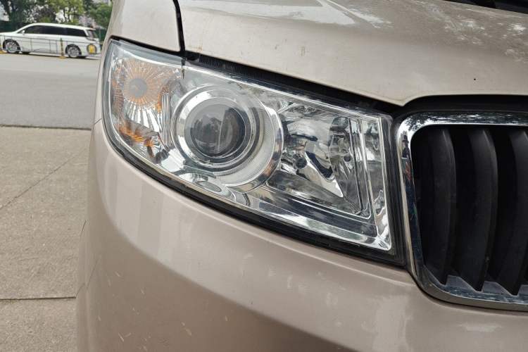 Used Jinbei Hiace X30 2018 1.3L Comfort Model DLCG12 Right Front Headlight