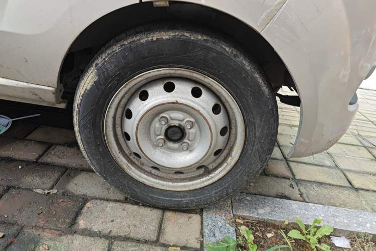 Used Jinbei Hiace X30 2018 1.3L Cargo Van Standard Version DLCG12 Right Front Wheel Hub