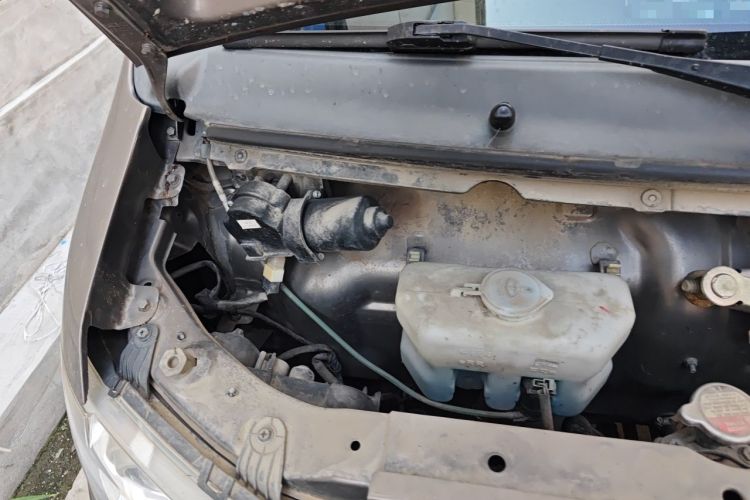 Used Jinbei Hiace X30 2018 1.3L Comfort Model DLCG12 Engine Bay Right