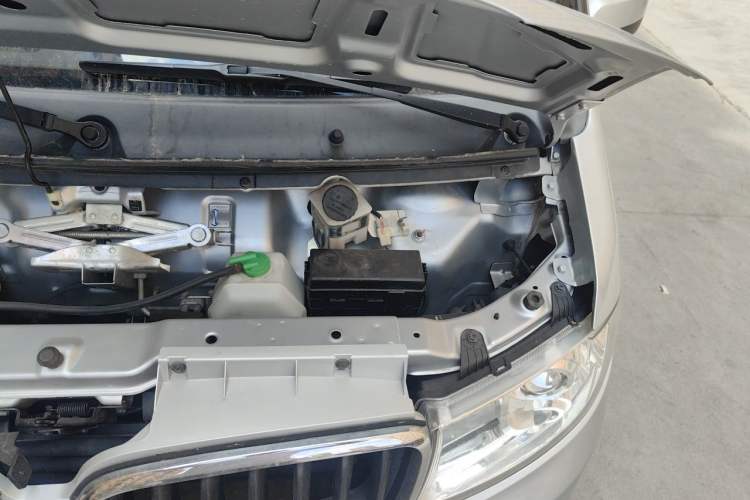 Used Jinbei Hiace X30 2018 1.5L Cargo Van Comfort Model DLCG14 Engine Bay Left