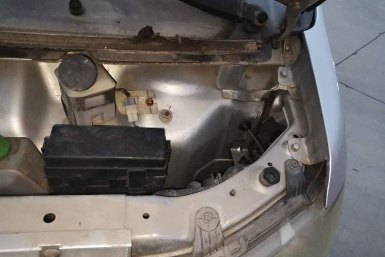 Used Jinbei Hiace X30 2018 1.3L Cargo Van Comfort Model DLCG12 Engine Bay Left