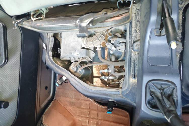 Used Jinbei Hiace X30 2018 1.3L Standard Edition DLCG12 Engine Bay Right