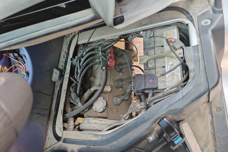 Used Jinbei Hiace X30  Engine Bay