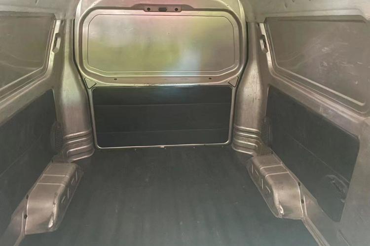 Used Jinbei Hiace X30 2018 1.3L Cargo Van Standard Version DLCG12 Interior 4