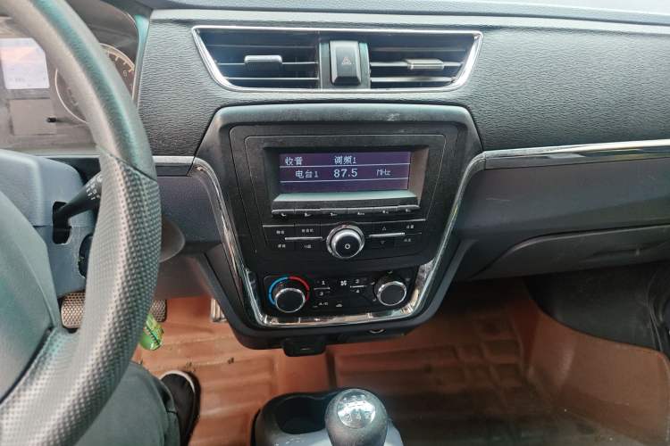 Used Jinbei Hiace X30 2018 1.3L Cargo Van Comfort Model DLCG12 Audio And AC Panel