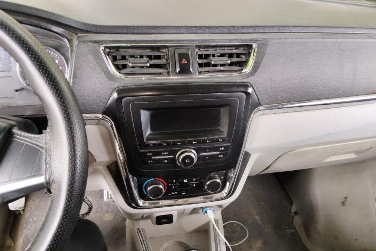 Used Jinbei Hiace X30 2018 1.5L Cargo Van Comfort Model DLCG14 Audio And AC Panel