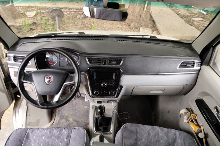 Used Jinbei Hiace X30 2018 1.5L Cargo Van Comfort Model DLCG14 Center Console