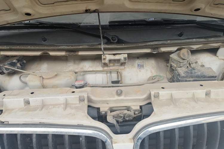 Used Jinbei Hiace X30 2018 1.3L Standard Edition DLCG12 Engine Bay