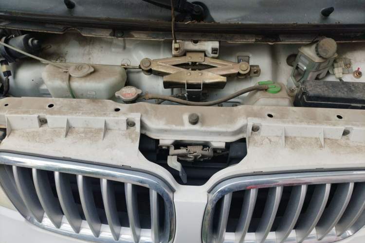 Used Jinbei Hiace X30  Engine Bay