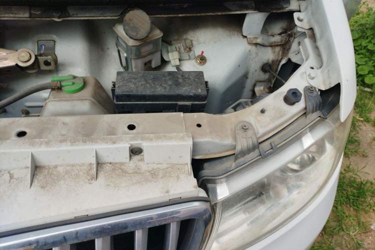 Used Jinbei Hiace X30  Engine Bay Left