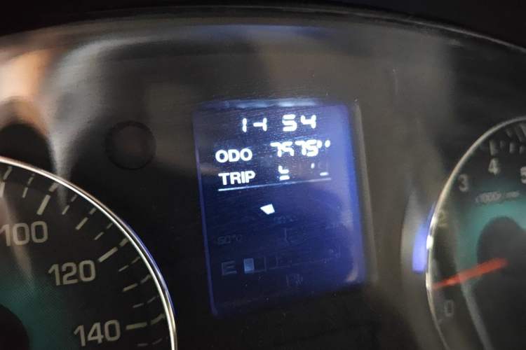 Used Jinbei Hiace X30 2018 1.5L Cargo Van Comfort Model DLCG14 Odometer Close Up